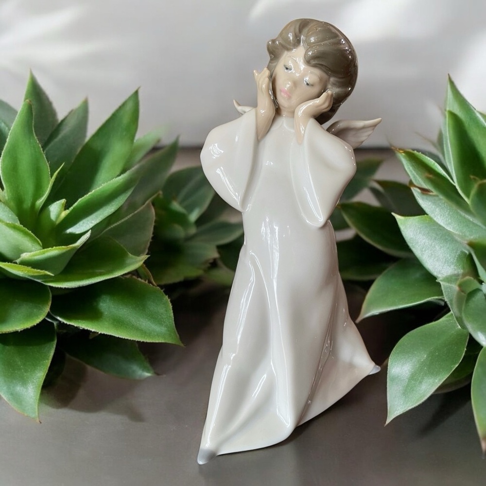 Lladró Mime Angel Figurine #4959 - Picture 15 of 16